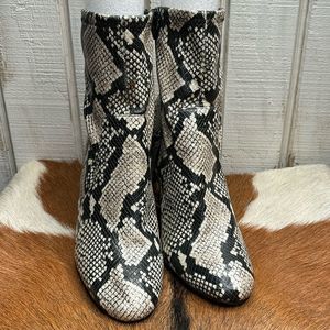 Aldo snake print black and white size 10